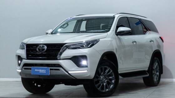 TOYOTA HILUX SW4 2.8 D-4D TURBO DIESEL SRX 7L 4X4 AUTOMÁTICO